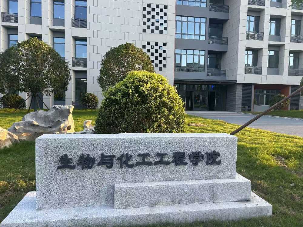 宝清县扬州职业大学体育场高杆灯项目